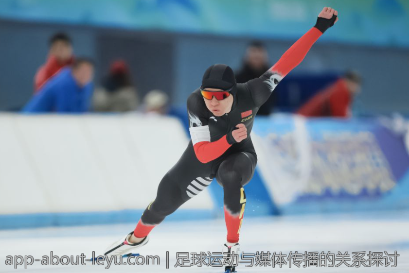 足球运动与媒体传播的关系探讨